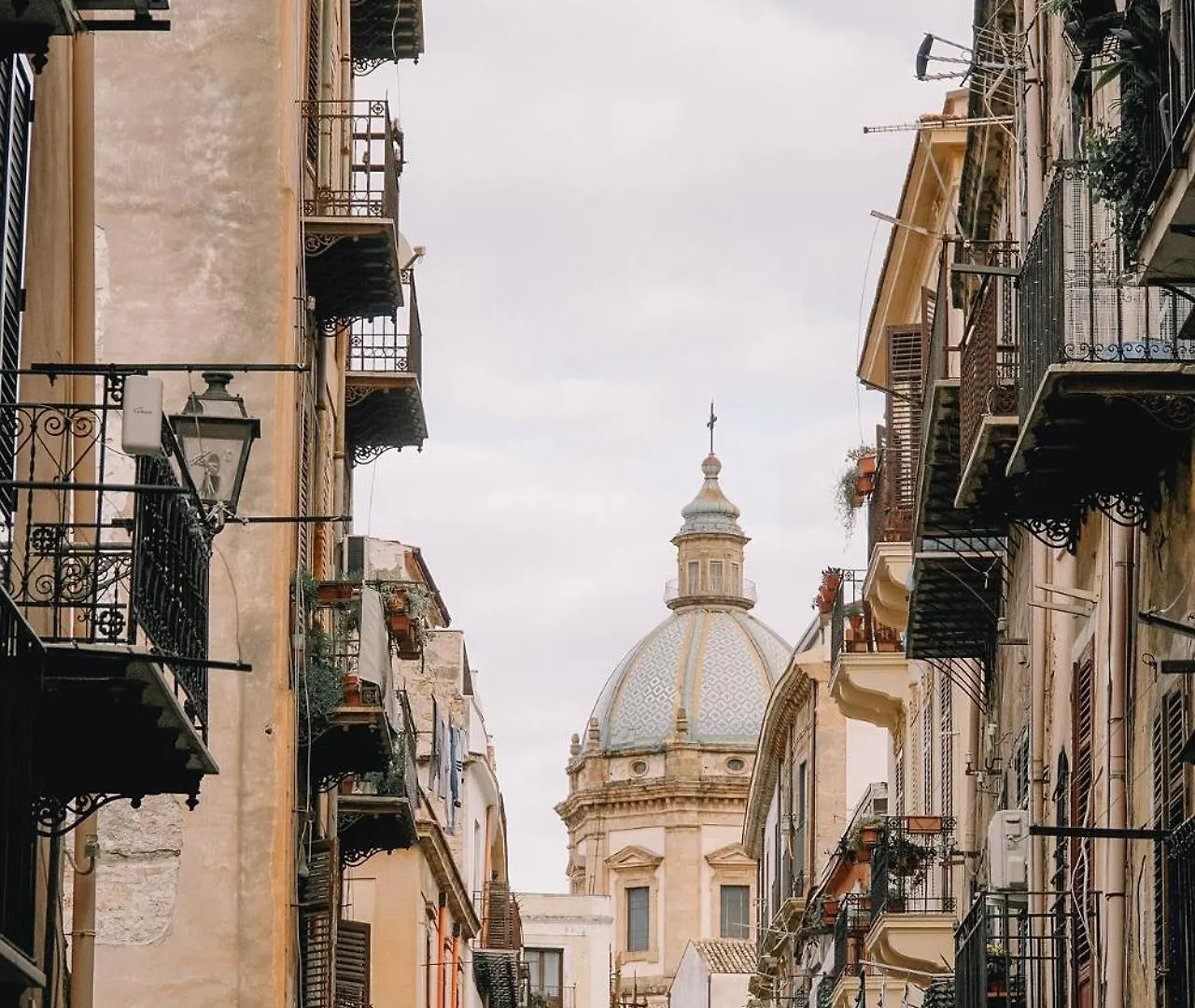 Ballaro'S View Palermo Italy